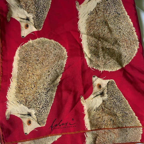 Frontline Zurich silk hedgehog parade scarf - Picture 4 of 6